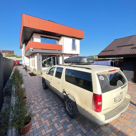 Mongu Hotel Каракол Экстерьер фото