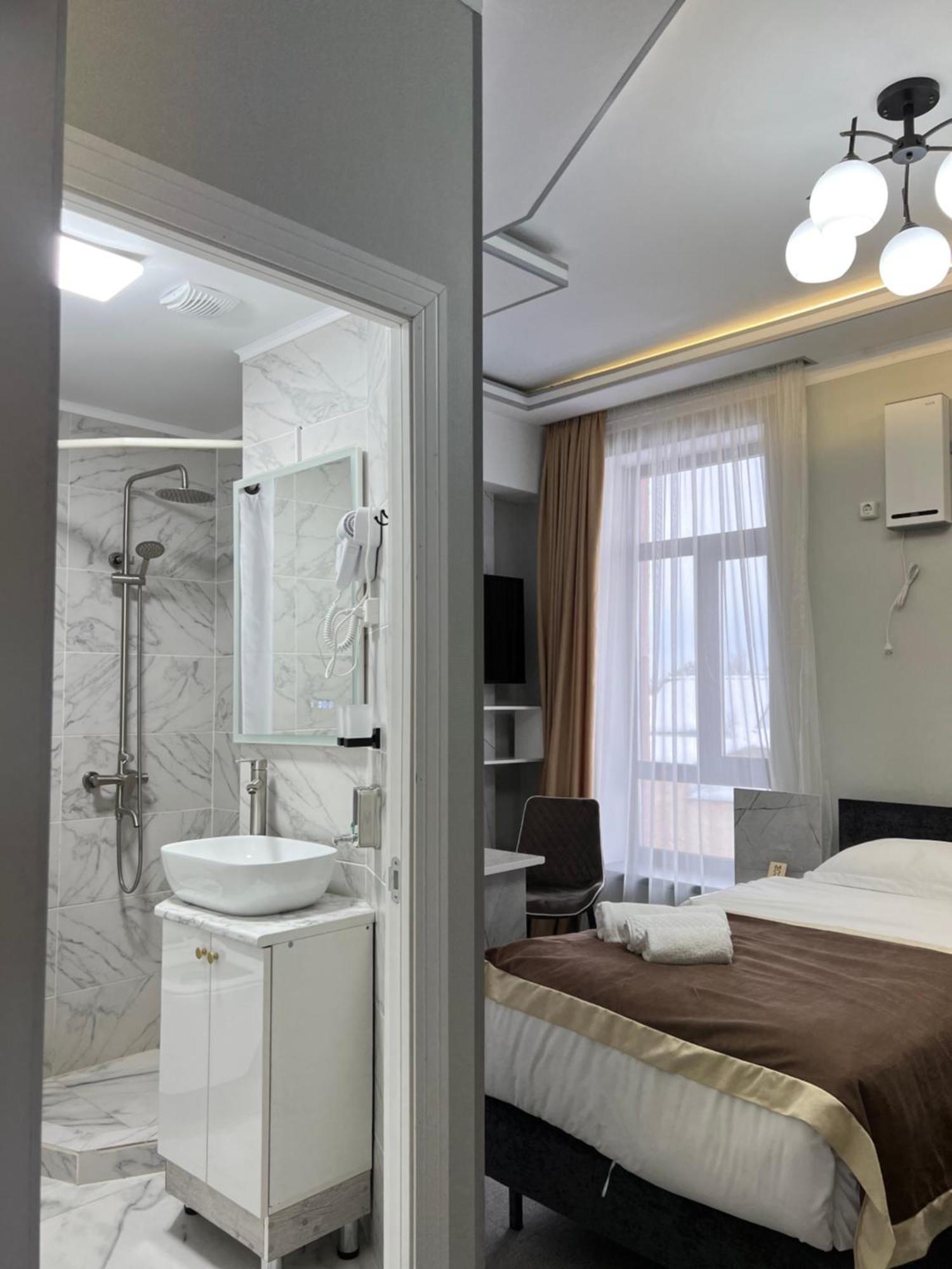 Mongu Hotel Каракол Экстерьер фото