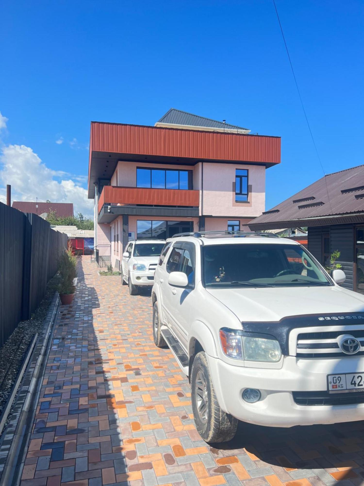 Mongu Hotel Каракол Экстерьер фото